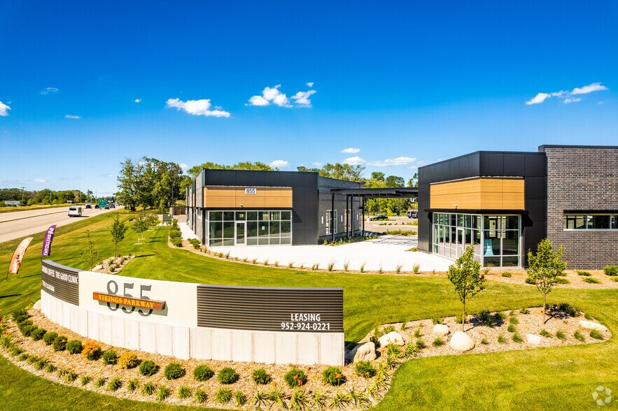 More Photos Of 855 Vikings Parkway, Eagan Restaurant For Lease