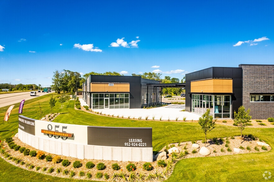 More Photos Of 855 Vikings Parkway, Eagan Restaurant For Lease