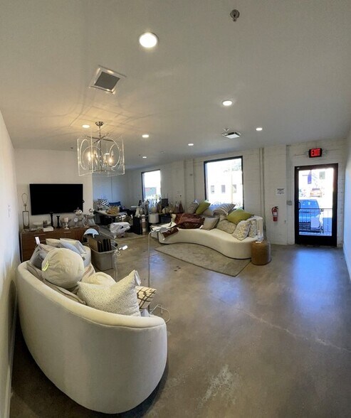 More Photos Of 231 Foster Ave, Charlotte Showroom For Lease