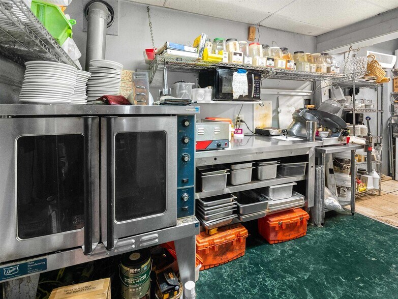 More Photos Of 25 North St, Proctor Restaurant For Sale