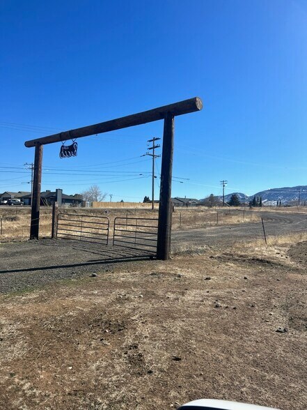 Primary Photo Of Woodford-Tehachapi Road, Golden Hills Land For Lease
