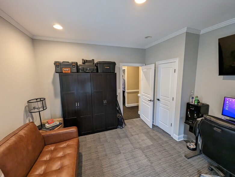 More Photos Of 341 Dahlonega St, Cumming Office Residential For Lease