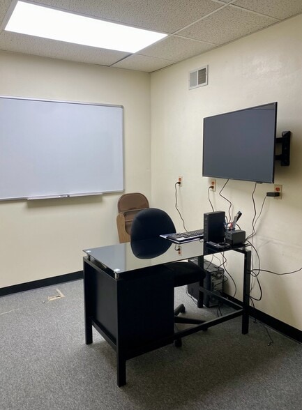 More Photos Of 91 Pacific St, Newark Office For Lease