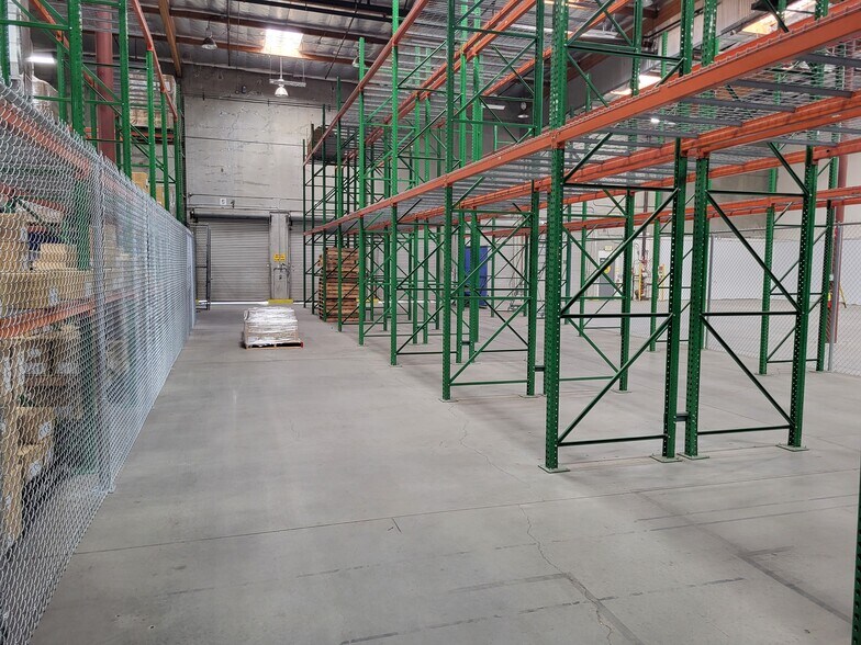More Photos Of 2390 Ward Ave, Simi Valley Manufacturing For Lease