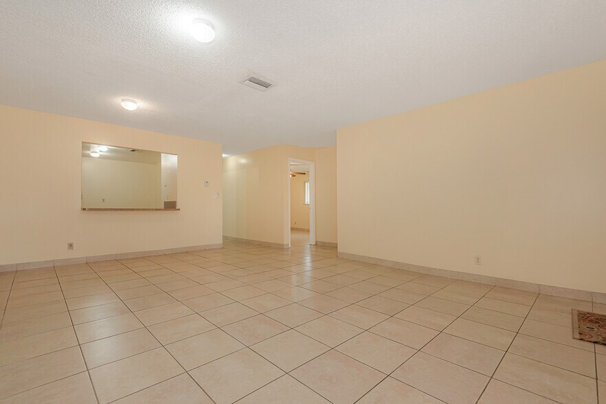 More Photos Of 4063-4065 SW 51st St, Fort Lauderdale Apartments For Sale