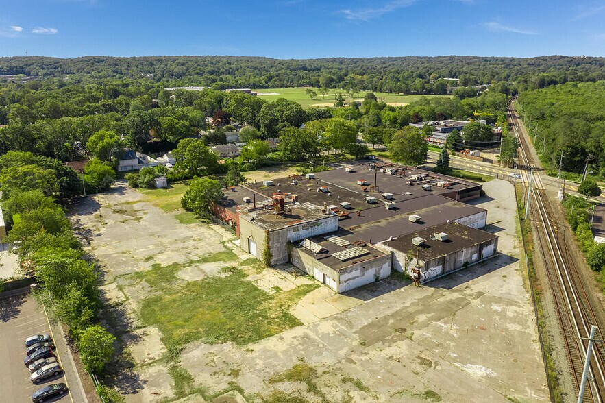 More Photos Of 386 Oakwood Rd, Huntington Station Warehouse For Sale