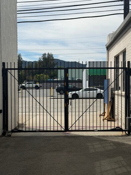 More Photos Of 1841 Flower St, Glendale Warehouse For Lease