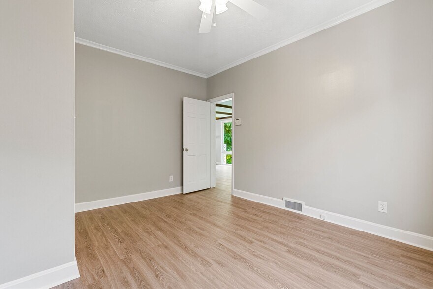 More Photos Of 454 Big Hill Ave, Richmond Office For Sale