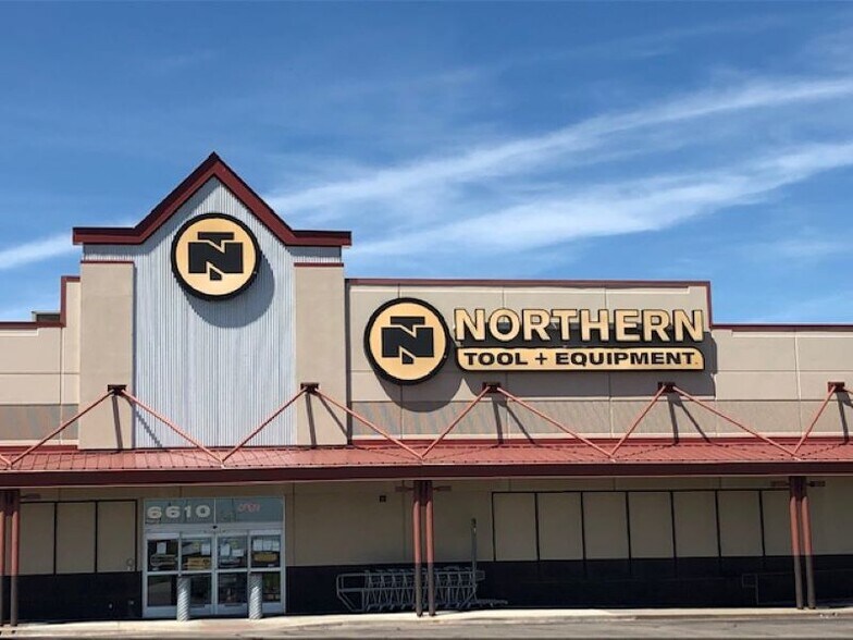 More Photos Of 6920-6930 W Kellogg Dr, Wichita Freestanding For Lease