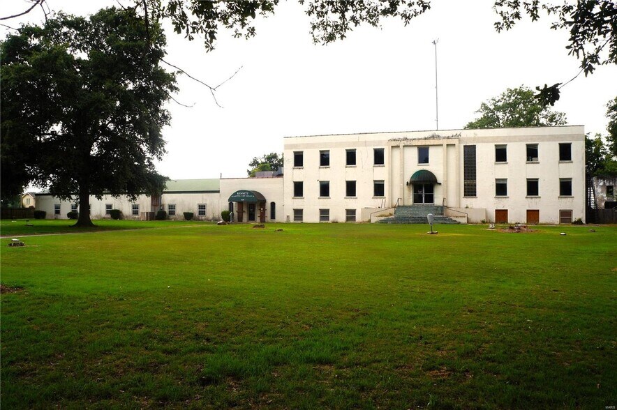 Primary Photo Of 919 S Jackson St, Kennett Assisted Living For Sale