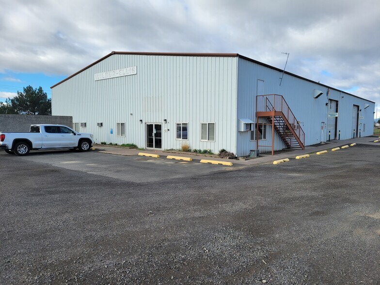 Primary Photo Of 500 NW Cherry Ln, Madras Industrial For Sale