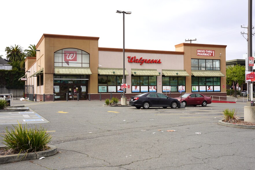More Photos Of 301 E 18th St, Oakland Drugstore For Lease