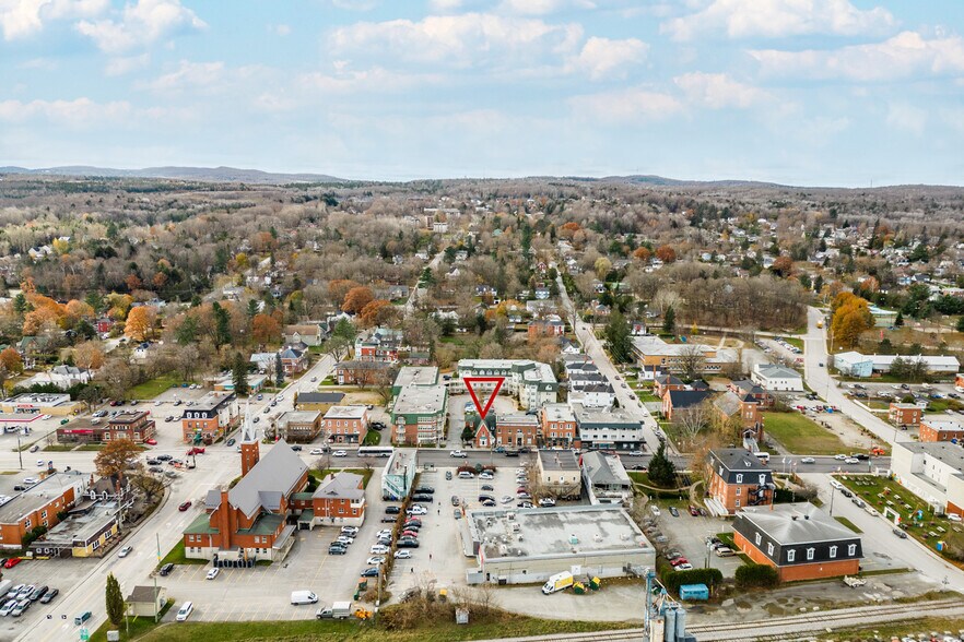 More Photos Of 127 Rue Queen, Sherbrooke Office Residential For Sale