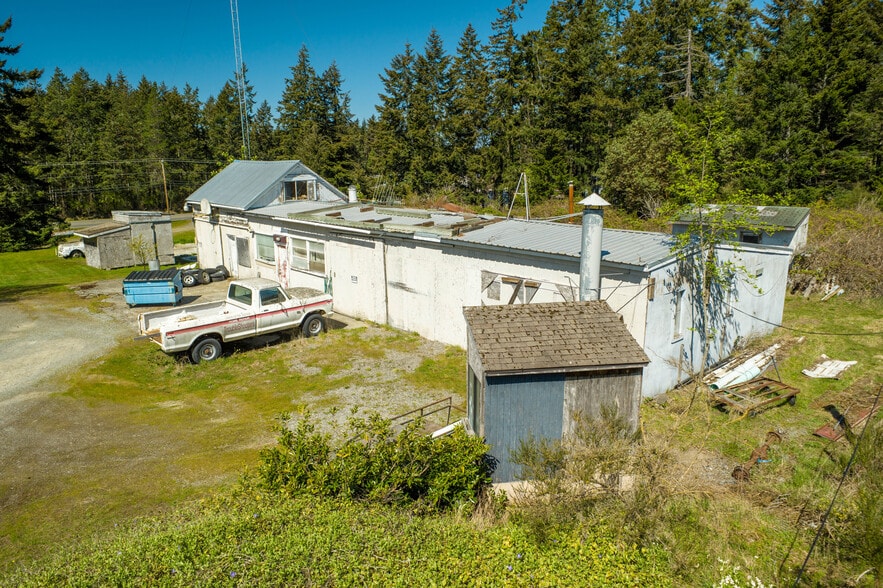 More Photos Of 900 NE 24th Ln, Oak Harbor Service For Sale