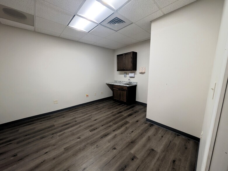 More Photos Of 2804 E Race Ave, Searcy Healthcare For Sale