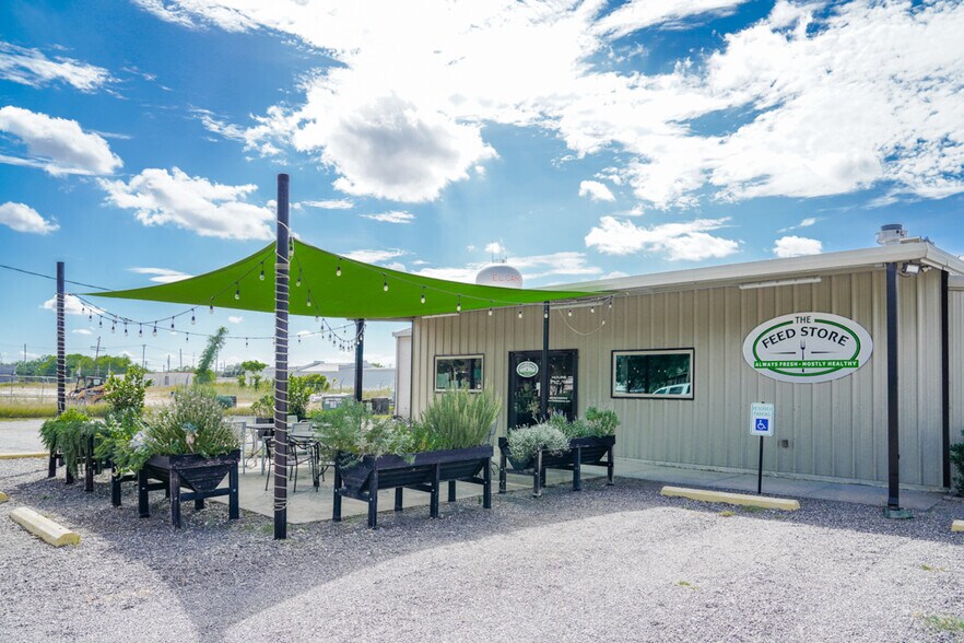 More Photos Of 210 W Railroad St, El Campo Service For Sale