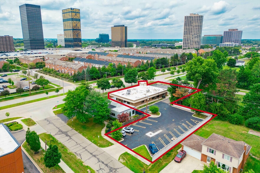 Primary Photo Of 25354 Evergreen Rd, Southfield Medical For Lease