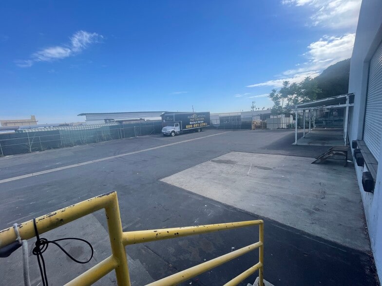 More Photos Of 15392 Cobalt St, Sylmar Warehouse For Lease