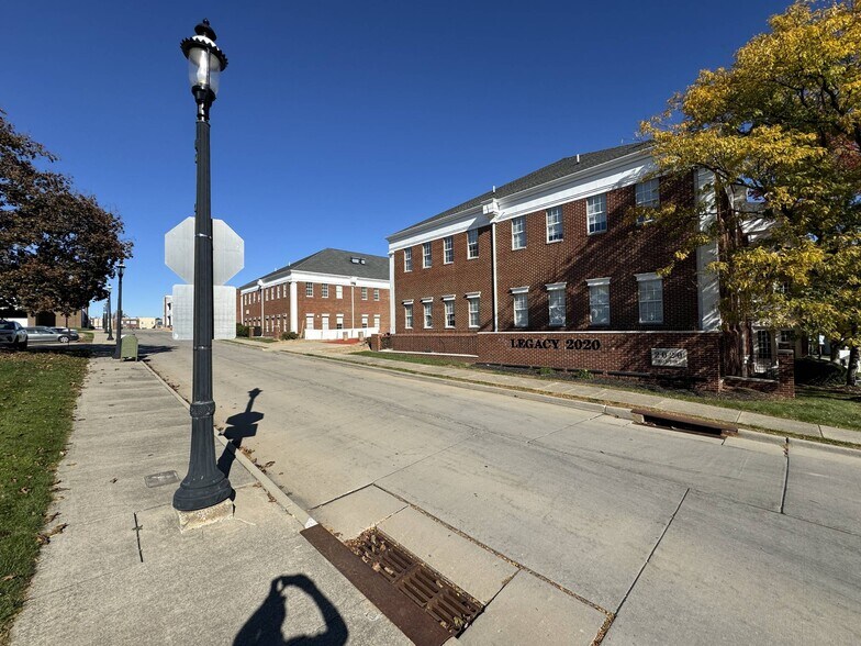 More Photos Of 2020 Front St, Cuyahoga Falls Office Residential For Lease