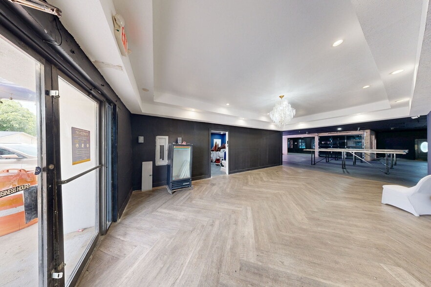 More Photos Of 4946 Rigsby Ave, San Antonio Restaurant For Sale