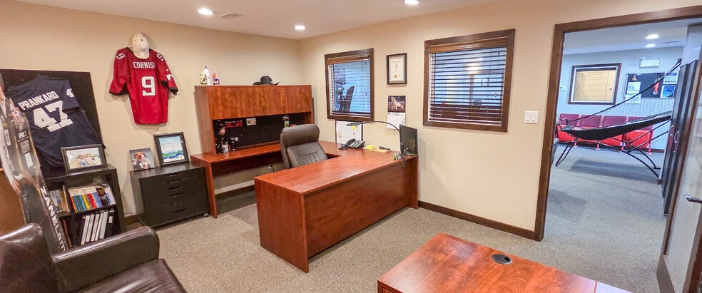 More Photos Of 4002 9 Av N, Lethbridge Warehouse For Sale