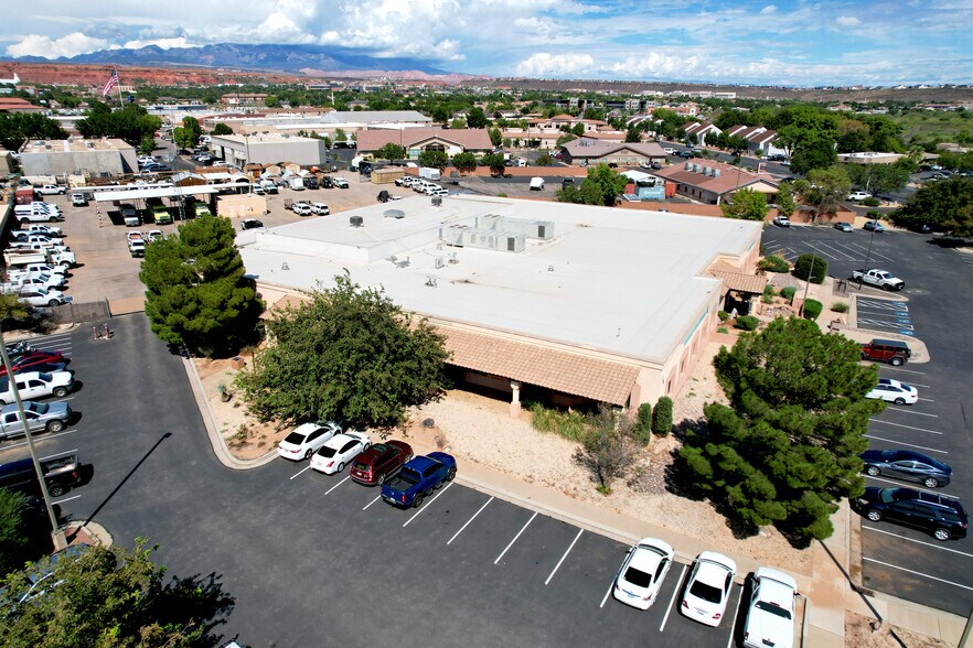 More Photos Of 345 E Riverside Dr, Saint George Light Distribution For Sale