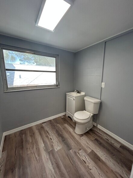 More Photos Of 6703 Massachusetts Ave, New Port Richey Showroom For Sale