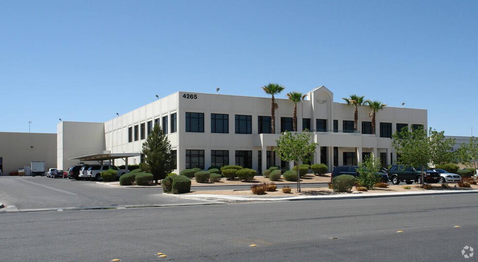 More Photos Of 4270 W Wagon Trail Ave, Las Vegas Warehouse For Lease