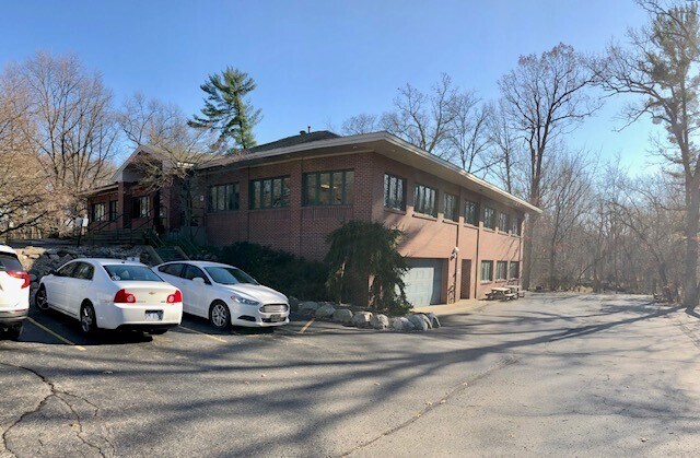 More Photos Of 1428 44th St SW, Grand Rapids Office For Lease