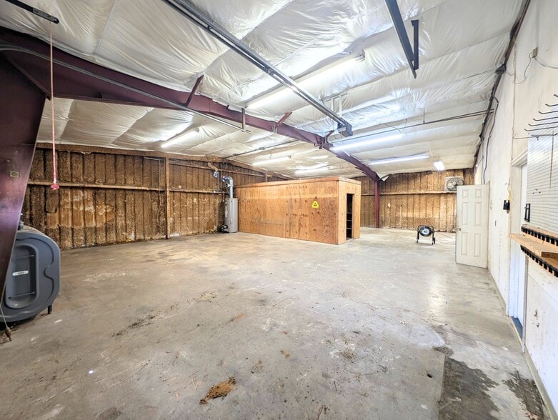 More Photos Of 309 Parker Ct SE, Leesburg Freestanding For Lease