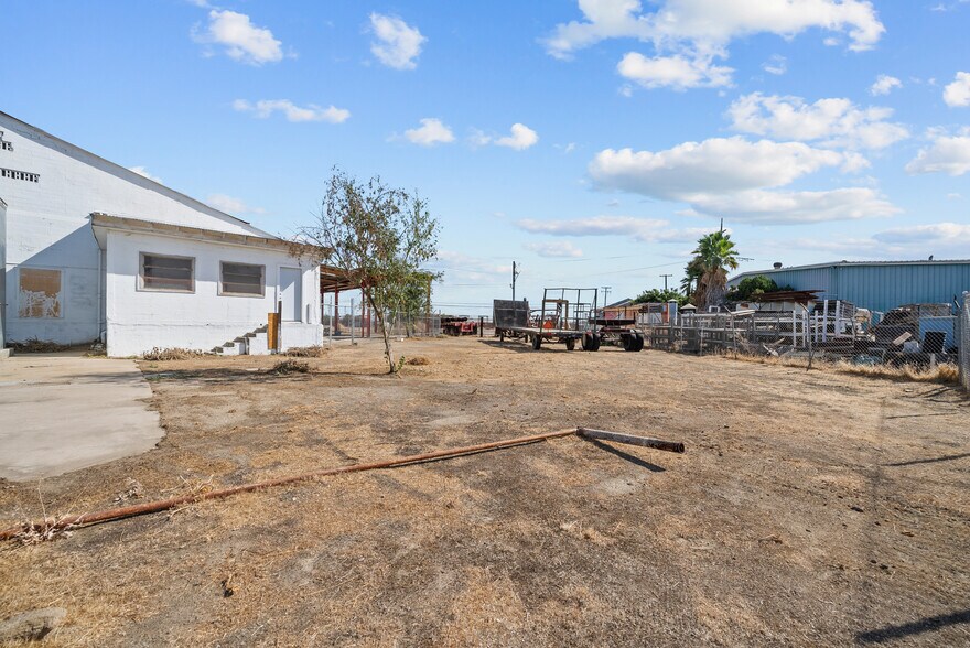 More Photos Of 550 Highway 46, Wasco Warehouse For Lease