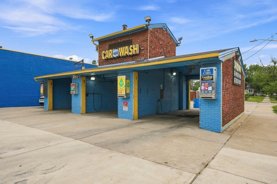More Photos Of 636 Southfield Rd, Lincoln Park Carwash For Sale