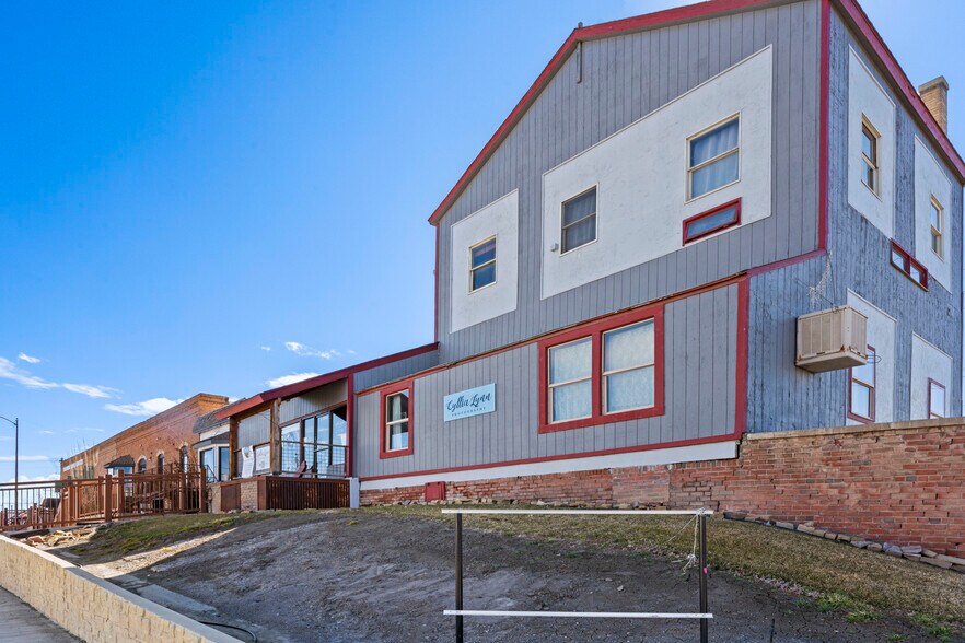 More Photos Of 8 S Grand Ave, Montrose Storefront Retail Residential For Lease