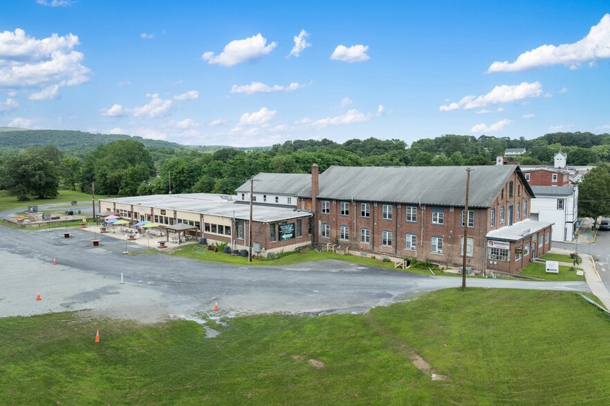 More Photos Of 500 Bridge St, Weissport Restaurant For Sale