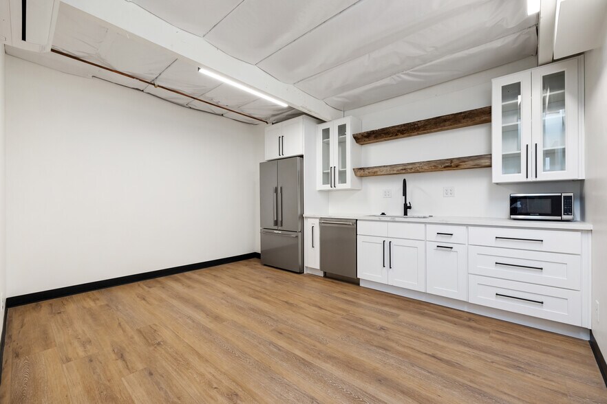 More Photos Of 5731 Palmer Way, Carlsbad Research And Development For Lease