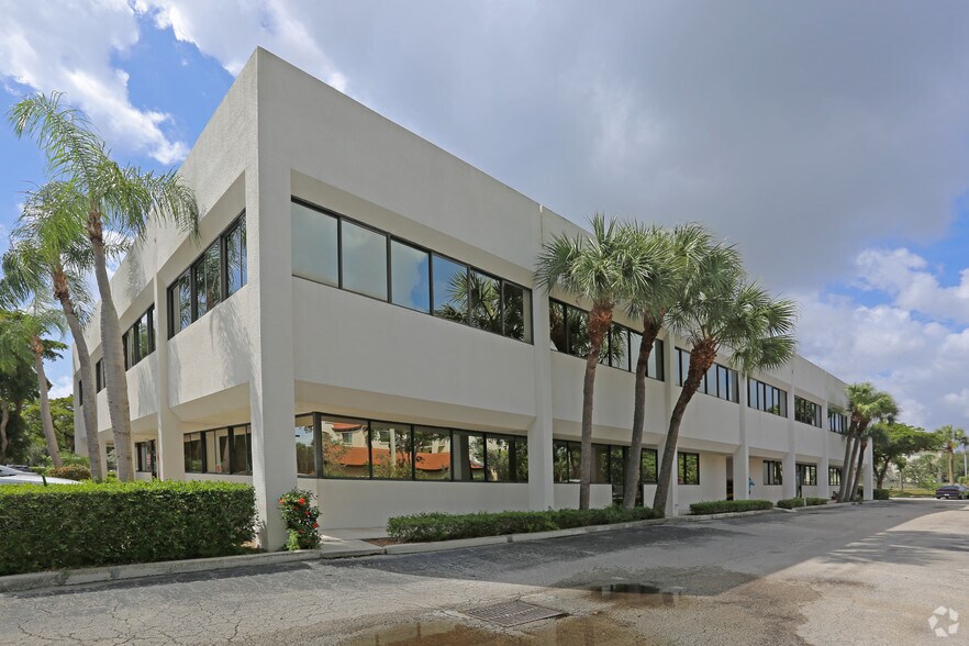 More Photos Of 7601 N Federal Hwy, Boca Raton Office For Lease