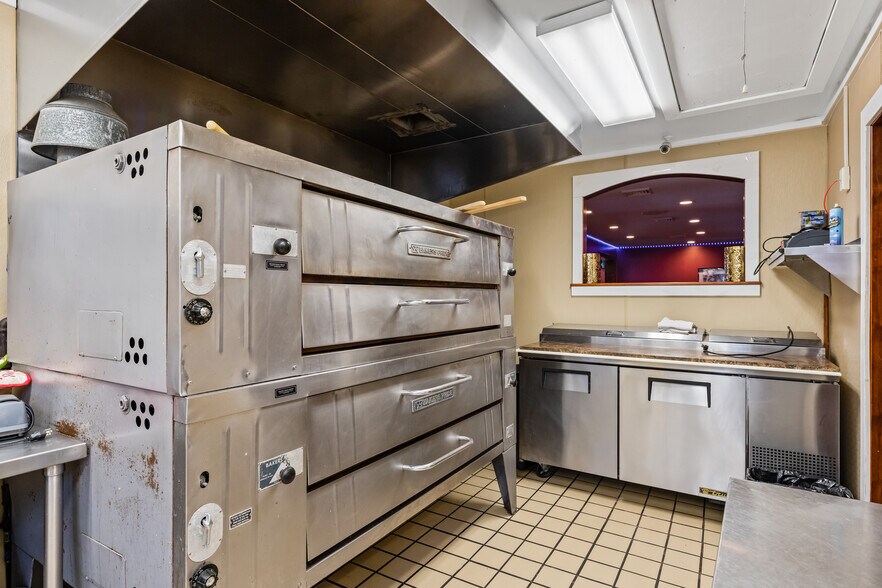 More Photos Of 5626 W Lincoln Hwy, Parkesburg Restaurant For Sale