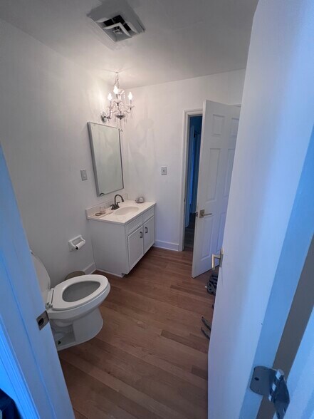 More Photos Of 4809 Trousdale Dr, Nashville Medical For Lease