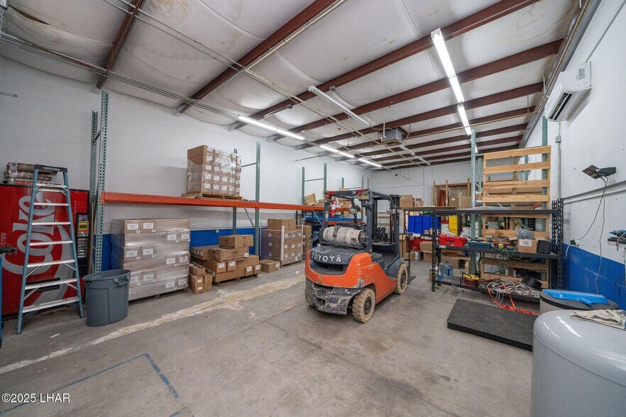 More Photos Of 2880 Sweetwater Ave, Lake Havasu City Light Manufacturing For Lease