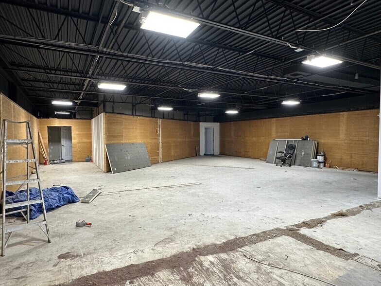 More Photos Of 2500 Sparrows Point Rd, Sparrows Point Storefront For Lease