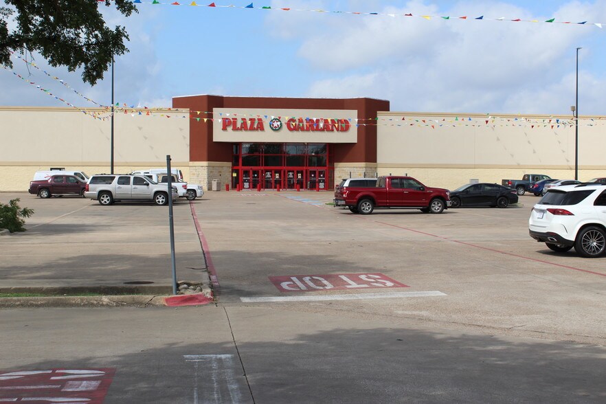More Photos Of 3161 Broadway Blvd, Garland Freestanding For Lease