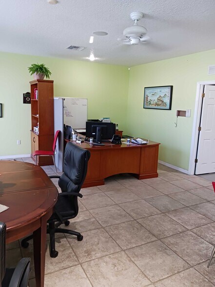 More Photos Of 515 E 27th St, Bradenton Office For Sale