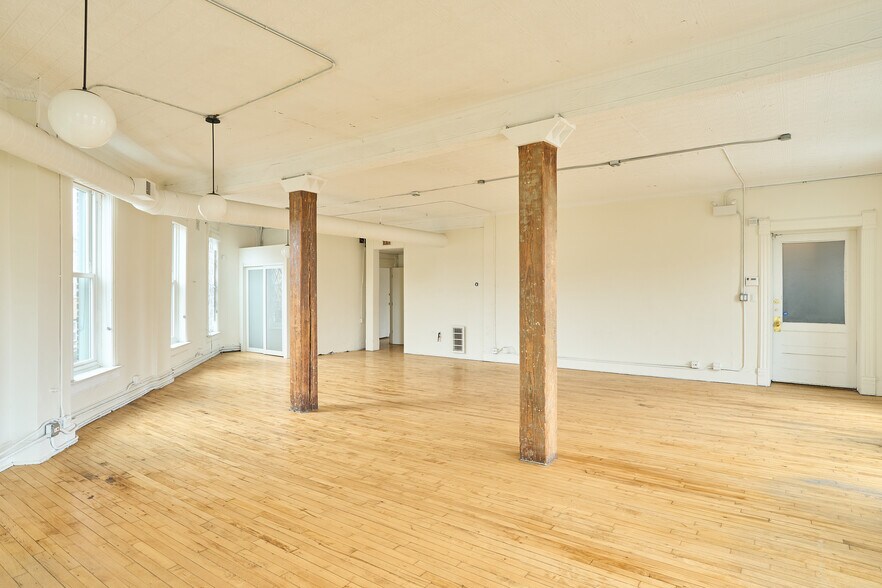 More Photos Of 1539 N Damen Ave, Chicago Office For Lease