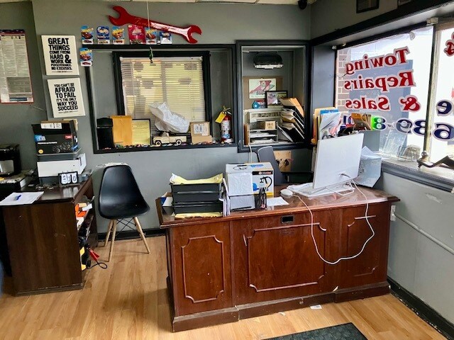 More Photos Of 699 Brock Ave, New Bedford Auto Repair For Sale