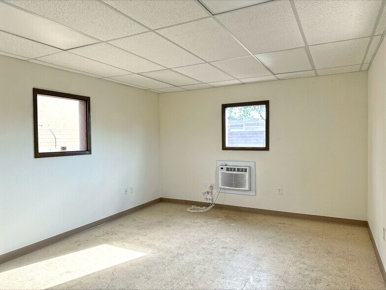 More Photos Of 7808 N 68th Ave, Glendale Distribution For Sale