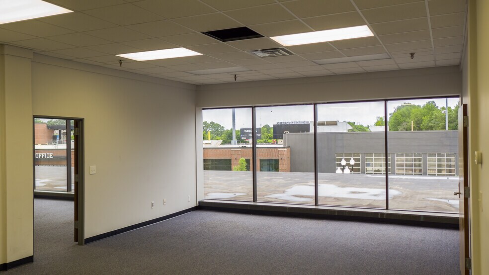 More Photos Of 421 Maiden Ln, Fayetteville Restaurant For Sale