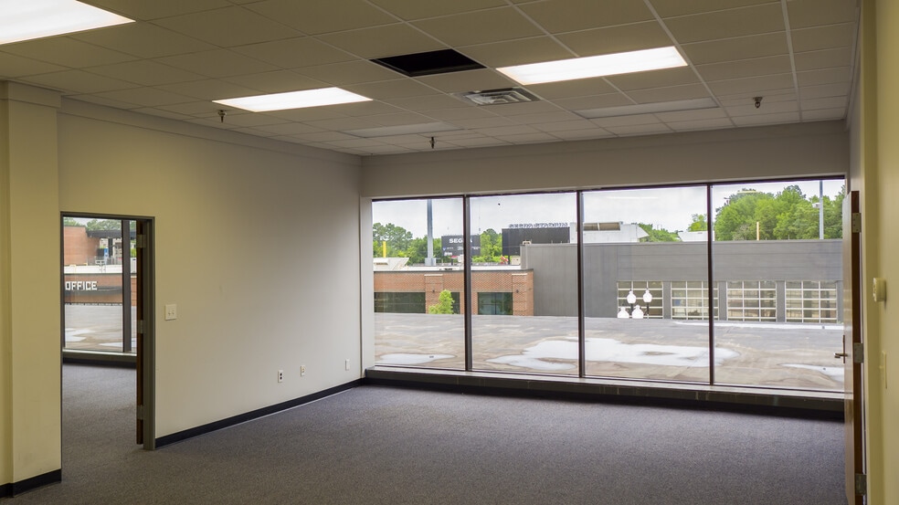 More Photos Of 421 Maiden Ln, Fayetteville Restaurant For Lease