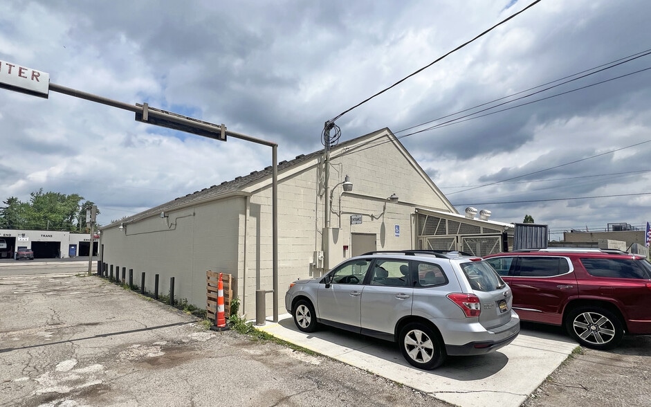 More Photos Of 25825 W 7 Mile Rd, Redford Township Convenience Store For Sale