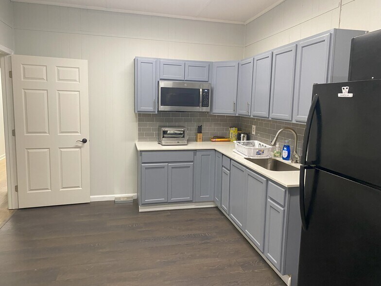 More Photos Of 7 Swisher Dr, Cartersville Manufacturing For Lease