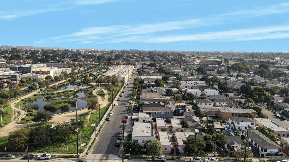 More Photos Of 300 E 55th St, Los Angeles Apartments For Sale